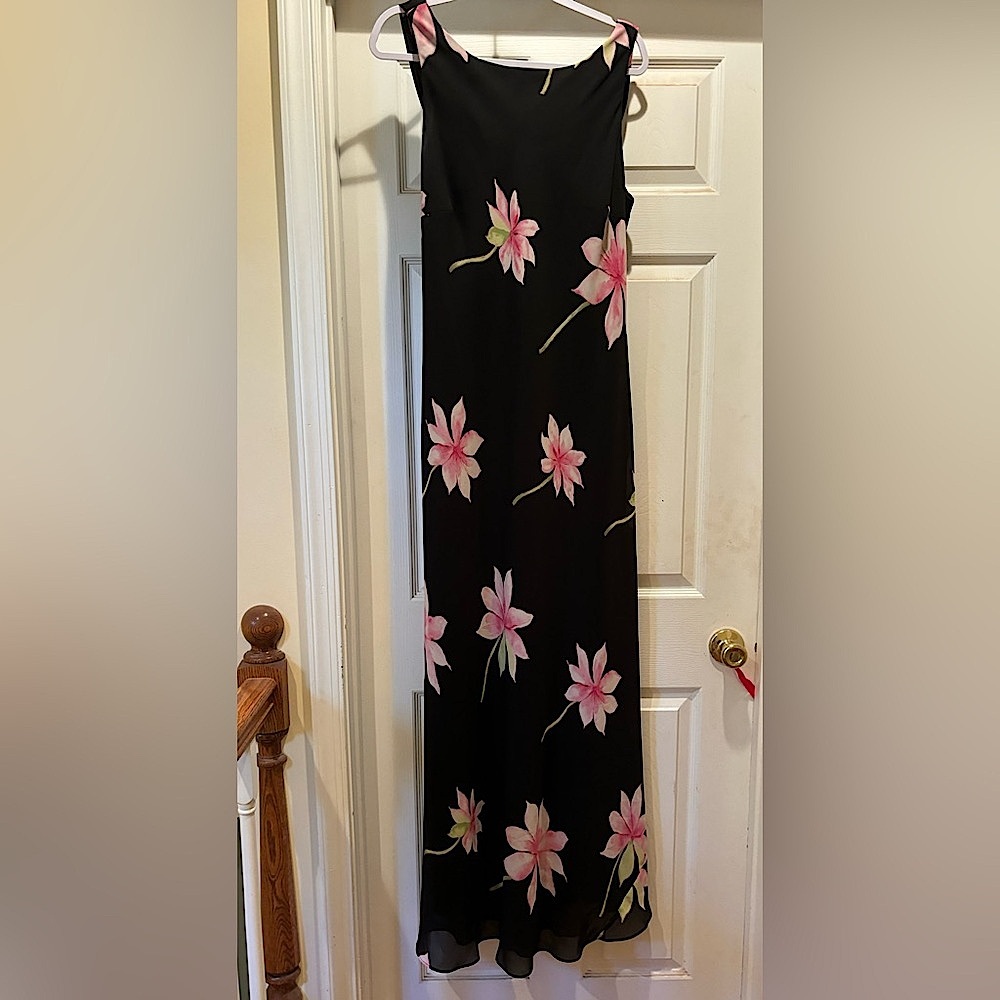 Beautiful Dress! - Picture 7 of 15